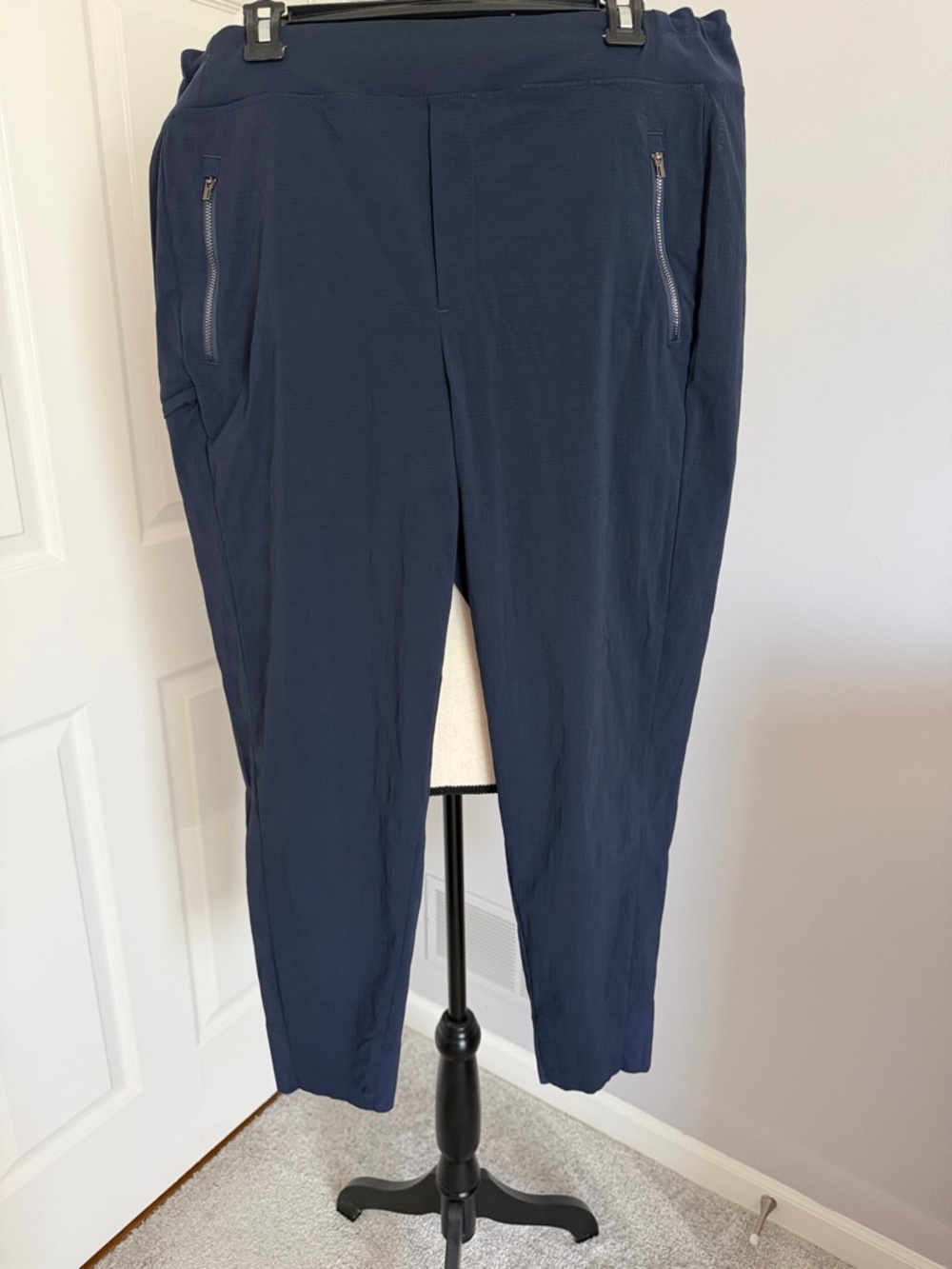 Like New! Athleta Trekkie North Jogger - Navy